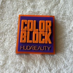 Huda Beauty Color block eyeshadow palette